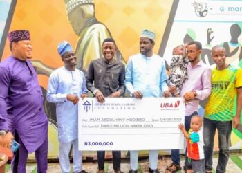 Former Senate President, Saraki Supports Implant Surgery Patient.   