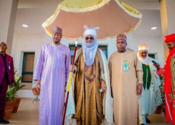 #PhotoSpeak   The Emir of Lafiagi, His Royal Highness Alhaji Kawu Mohammed Kudu paid a visit to the Governor of Katsina State, Malam Dikko Umaru Radda PhD on Wednesday evening at Government House Katsina.