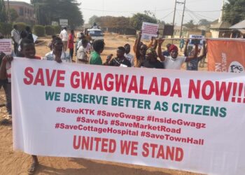 Abuja Protesters Threaten To Shut Nyesom Wike’s Office, Gwagwalada Council Secretariat Over Deplorable Roads