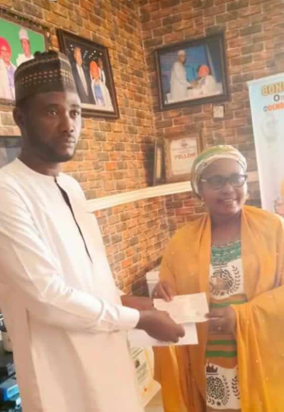 Lawmaker Pays off over 4M School fees of Students in a Private Polytechnic.