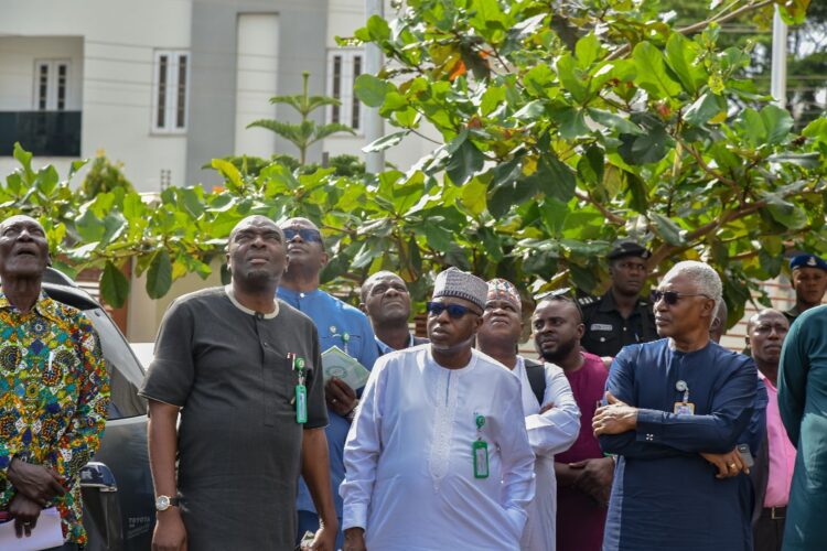 Hon Oyetunde FHA MD/CE Unveils the Authority’s Drone.