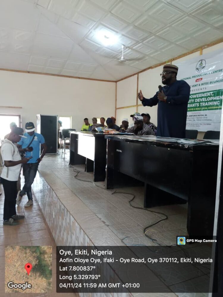 House of Representatives Spokesperson, Akintunde Rotimi Jnr Holds Two Day Training/ Grant/ Empowerment of 40 Community Leaders, 500 Constituents.