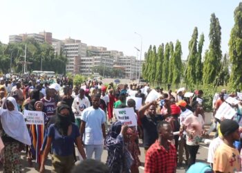 Protest: APC youth wing, Nigerians March in thousands against Kyari Over failure of NNPCL to fix local refineries