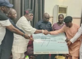 Veteran Journalist, Sola Adebayo Empowers NUJ Warri Members With N25 Million Endowment