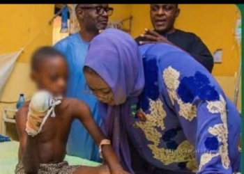 MINISTER OF WOMEN AFFAIRS, IMAN SULAIMAN IBRAHIM, SHOWS COMPASSION TO ACCIDENT VICTIMS AT FEDERAL MEDICAL CENTRE, KEFFI