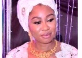 HRH OGOHI ONUH ANYIGBA, ALHAJI CHIEF OKOLO BESTOWS ON HAJIA CHIEF AISHA IBRAHIM IDRIS, TITLE OF OMI AKELE OGOHI ONU ANYIGBA.     As Dr Aminu Atabor , Omala Constituents Celebrates Her Feat.