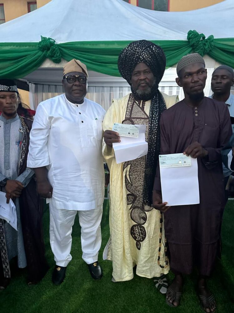 Jubilation as Ereyitomi hosts Arewa, Muslim faithfuls in Warri     ———-Ecomiums as he doles out millions of naira for Infrastructural upgrade of Mosques in Warri, Effurun 