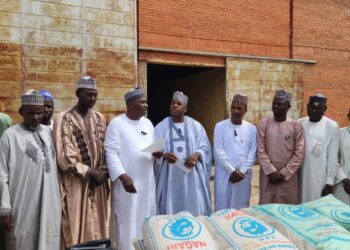 Senator Barau distributes fertiliser to primary, secondary, Tsangaya schools’ teachers