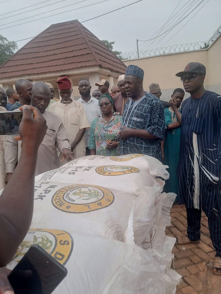 Former DG NPC, Dr Kashim Akor Partners NPC to distribute Free Fertilizers in Kogi State.