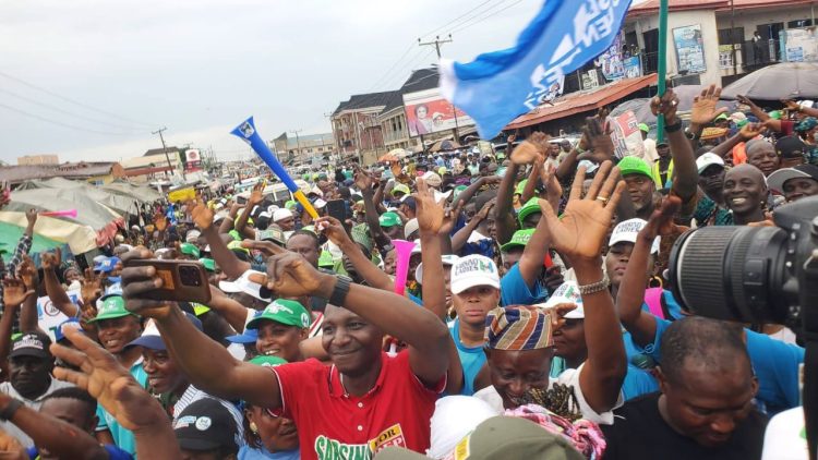 Defection storm hits APC, Accord, ADC as Adekambi, Ajadi, Olatunji receive defectors into APM in Oluyole